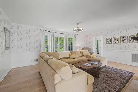 Living - 2223 Morningside Dr, Augusta, GA 30904 photo 4 of 9