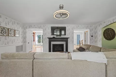 Living - 2223 Morningside Dr, Augusta, GA 30904 photo 6 of 9