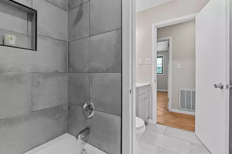 Bath - 1426 Springview Dr, Augusta, GA 30909 photo 2 of 5