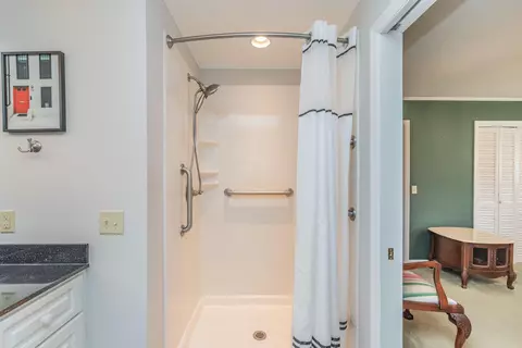 Bath - 120 Converse St, Williston, SC 29853 photo 5 of 6