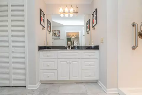 Bath - 120 Converse St, Williston, SC 29853 photo 4 of 6