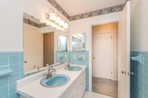 Bath - 120 Converse St, Williston, SC 29853 photo 2 of 6