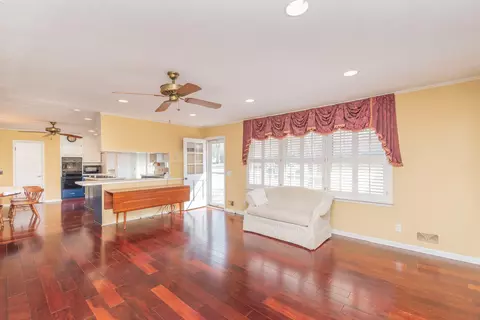 Living - 120 Converse St, Williston, SC 29853 photo 4 of 7