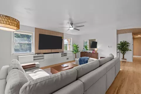 Living - 3529 Mount Vernon Dr, Augusta, GA 30906 photo 2 of 4