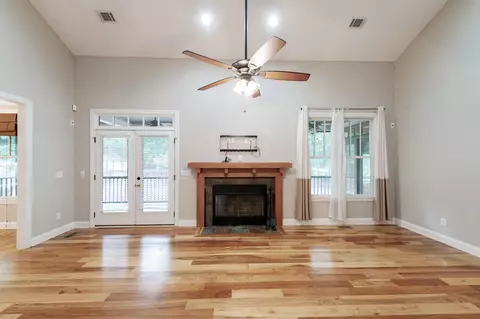 Living - 930 Bartram Rdg, Evans, GA 30809 photo 2 of 5