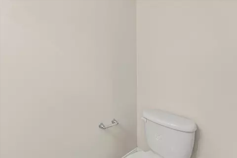 Bath - 3002 Brockham Ct, Augusta, GA 30909 photo 2 of 8