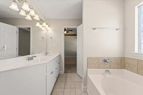 Bath - 3002 Brockham Ct, Augusta, GA 30909 photo 5 of 8