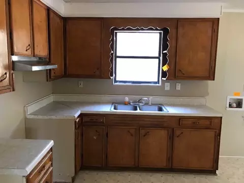 112 Perry St, Saluda, SC 29824 photo 6