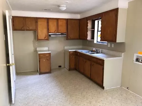 112 Perry St, Saluda, SC 29824 photo 7