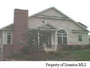 201 Thackeray Close, Moosic, PA 18507 photo 1
