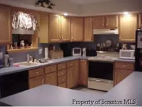 107 Tamara Dr, Old Forge, PA 18518 photo 4