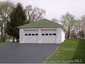 167 E Pine St, Dunmore, PA 18512 photo 3