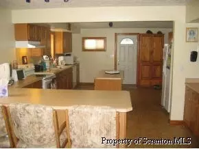 719 Beech St, Old Forge, PA 18518 photo 3