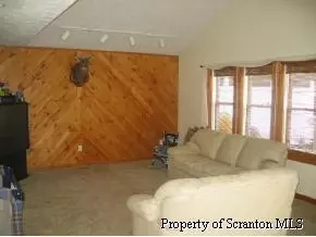 719 Beech St, Old Forge, PA 18518 photo 6