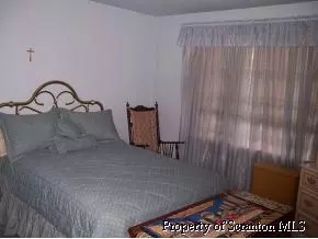 156 Drakes Ln, Old Forge, PA 18518 photo 4