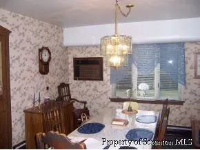 156 Drakes Ln, Old Forge, PA 18518 photo 2