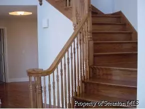 23 Kipling Dr, Moosic, PA 18507 photo 4