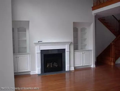 33 Oneill Dr, Moosic, PA 18507 photo 5