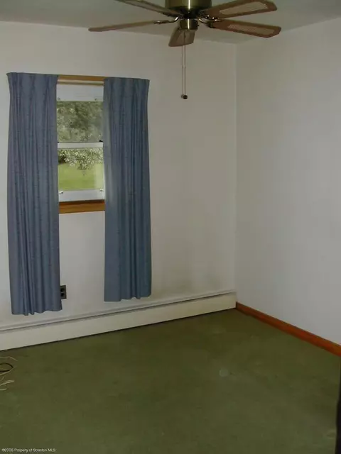 262 E Morton St, Old Forge, PA 18518 photo 3