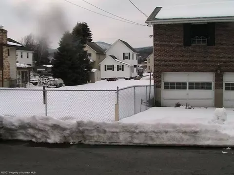 151 Pine St, Throop, PA 18512 photo 2
