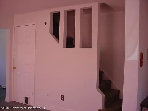614 Fallon St, Old Forge, PA 18518 photo 4
