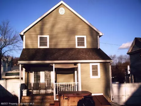 303 E Line St, Olyphant, PA 18447 photo 3
