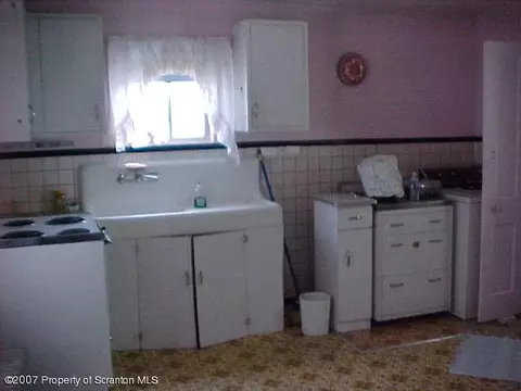 146 5th St, Mayfield, PA 18433 photo 6
