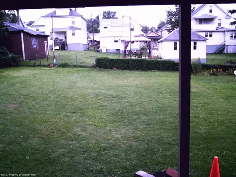519 E Grant St, Olyphant, PA 18447 photo 3