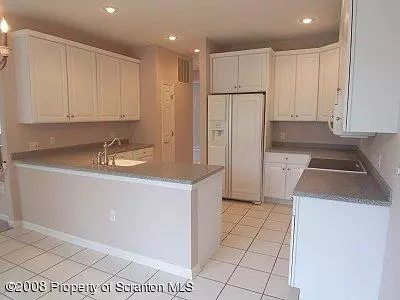 504 Thackeray, Moosic, PA 18507 photo 2