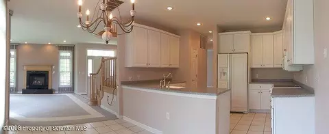 504 Thackeray, Moosic, PA 18507 photo 3