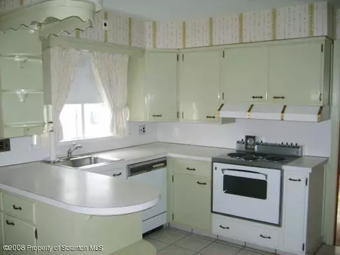 237 E Morton St, Old Forge, PA 18518 photo 4