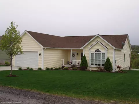 102 Tudy Ln, Olyphant, PA 18447 photo 1
