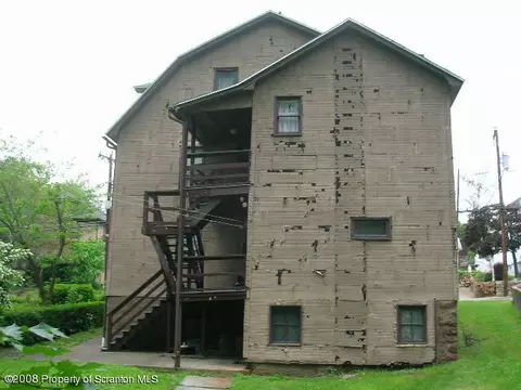 128 E Pine St, Dunmore, PA 18512 photo 11