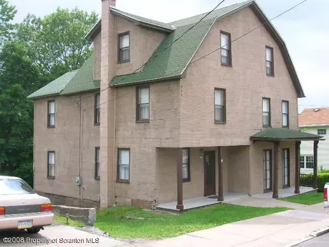 128 E Pine St, Dunmore, PA 18512 photo 4