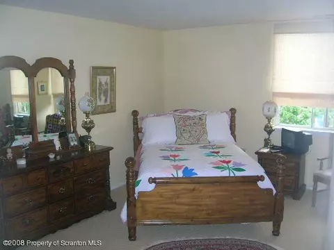 1412 Summit Pointe, Scranton, PA 18508 photo 4