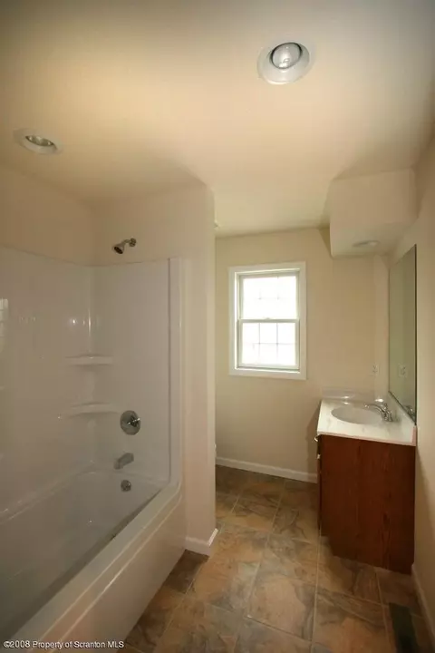 202 Kimberly Dr, Duryea, PA 18642 photo 8