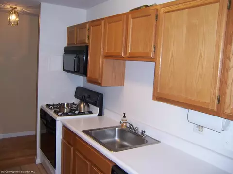 1609 Summit Pointe, Scranton, PA 18508 photo 2