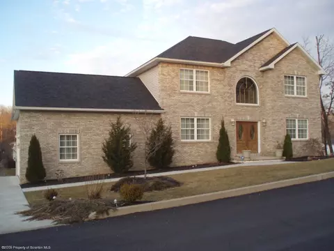 115 Ryan Dr, Moosic, PA 18507 photo 1