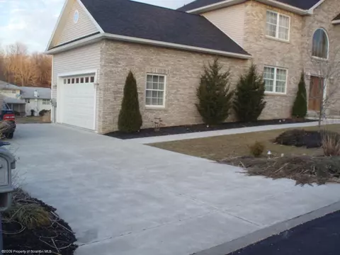 115 Ryan Dr, Moosic, PA 18507 photo 2