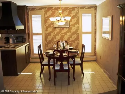 844 Springbrook Ave, Moosic, PA 18507 photo 3
