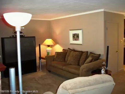844 Springbrook Ave, Moosic, PA 18507 photo 4