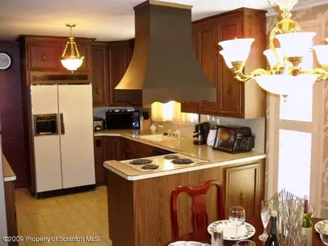 844 Springbrook Ave, Moosic, PA 18507 photo 2