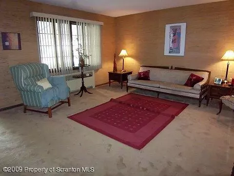 128 Drakes Ln, Old Forge, PA 18518 photo 5
