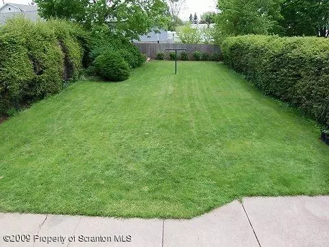 128 Drakes Ln, Old Forge, PA 18518 photo 2