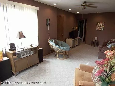 128 Drakes Ln, Old Forge, PA 18518 photo 11