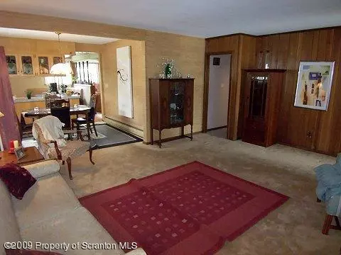 128 Drakes Ln, Old Forge, PA 18518 photo 6