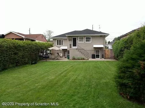 128 Drakes Ln, Old Forge, PA 18518 photo 3