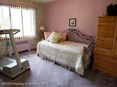 128 Drakes Ln, Old Forge, PA 18518 photo 12