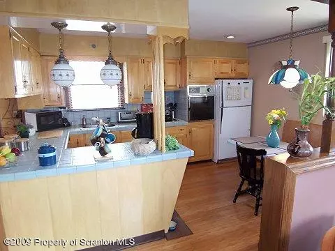 128 Drakes Ln, Old Forge, PA 18518 photo 9