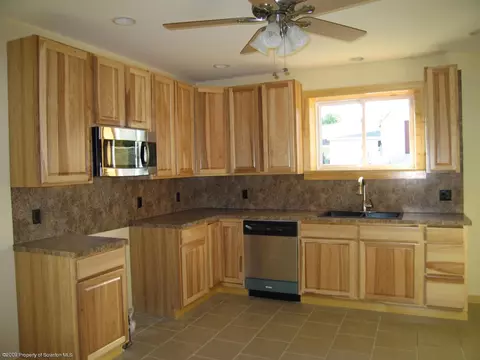 914 Justus Blvd, Scott Twp, PA 18447 photo 3
